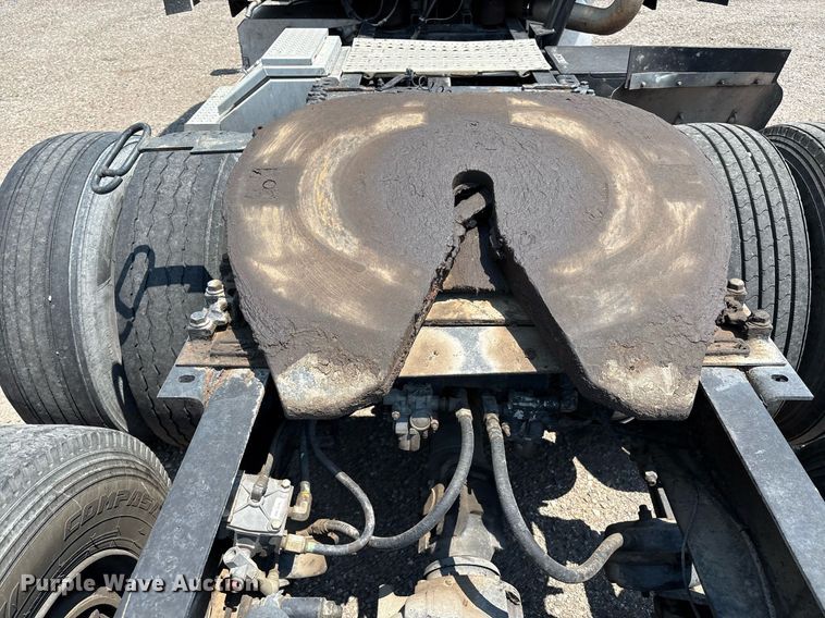 image for item DX8028 2007 International 9400I semi truck