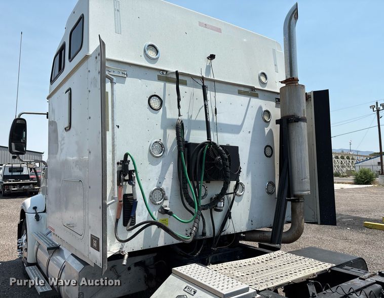 image for item DX8028 2007 International 9400I semi truck