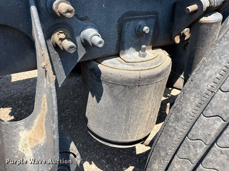 image for item DX8028 2007 International 9400I semi truck