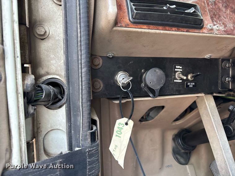 image for item DX8028 2007 International 9400I semi truck