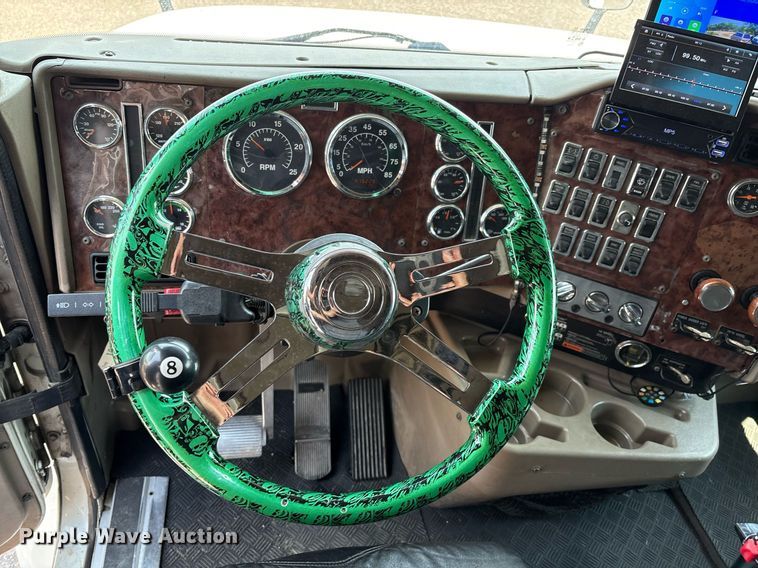 image for item DX8028 2007 International 9400I semi truck