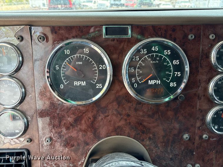 image for item DX8028 2007 International 9400I semi truck