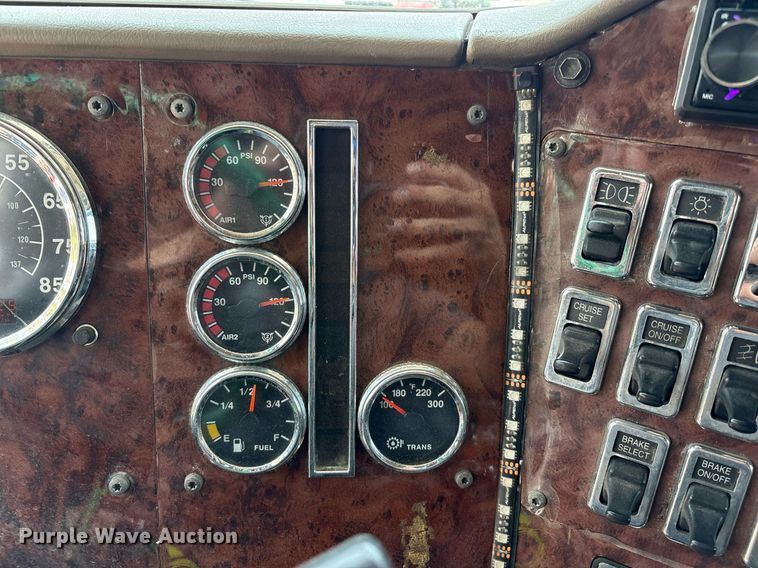 image for item DX8028 2007 International 9400I semi truck