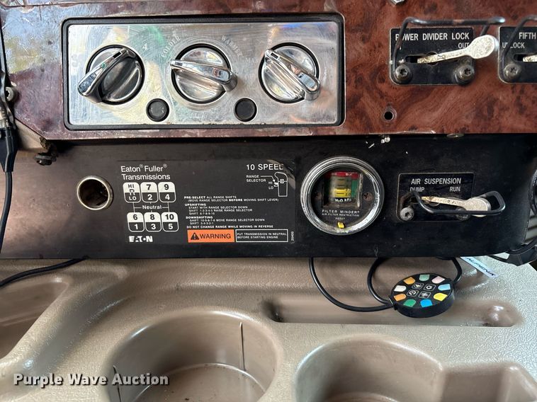 image for item DX8028 2007 International 9400I semi truck