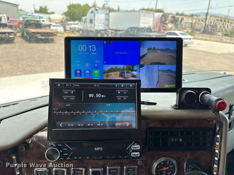 image for item DX8028 2007 International 9400I semi truck