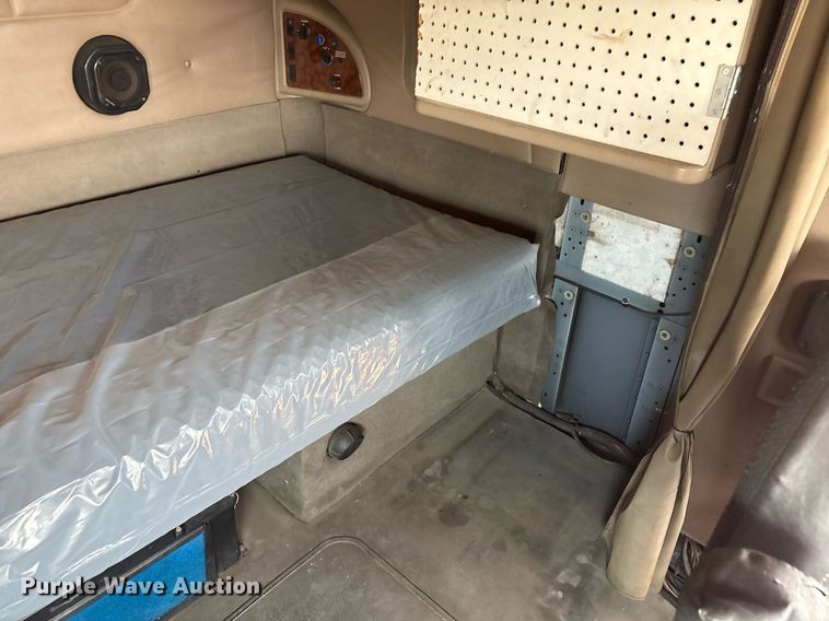 image for item DX8028 2007 International 9400I semi truck