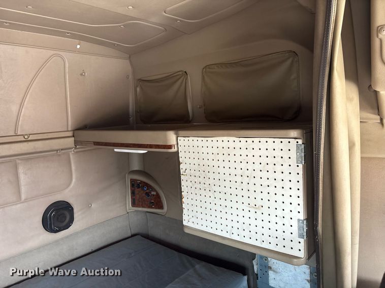 image for item DX8028 2007 International 9400I semi truck