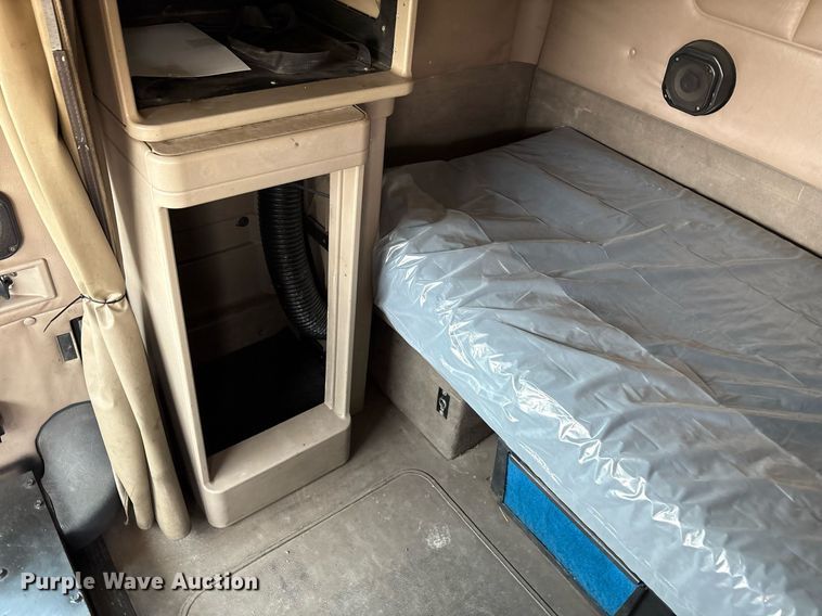 image for item DX8028 2007 International 9400I semi truck