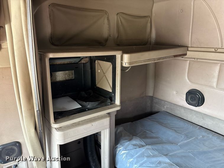 image for item DX8028 2007 International 9400I semi truck