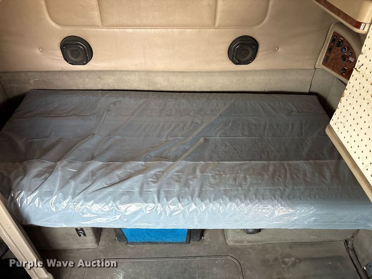 image for item DX8028 2007 International 9400I semi truck