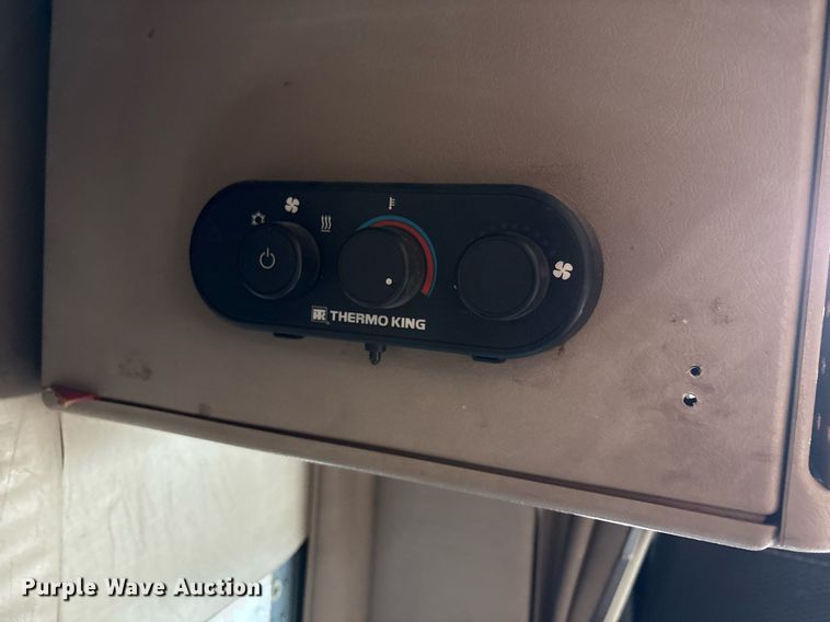 image for item DX8028 2007 International 9400I semi truck