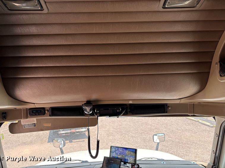 image for item DX8028 2007 International 9400I semi truck