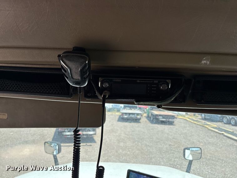 image for item DX8028 2007 International 9400I semi truck