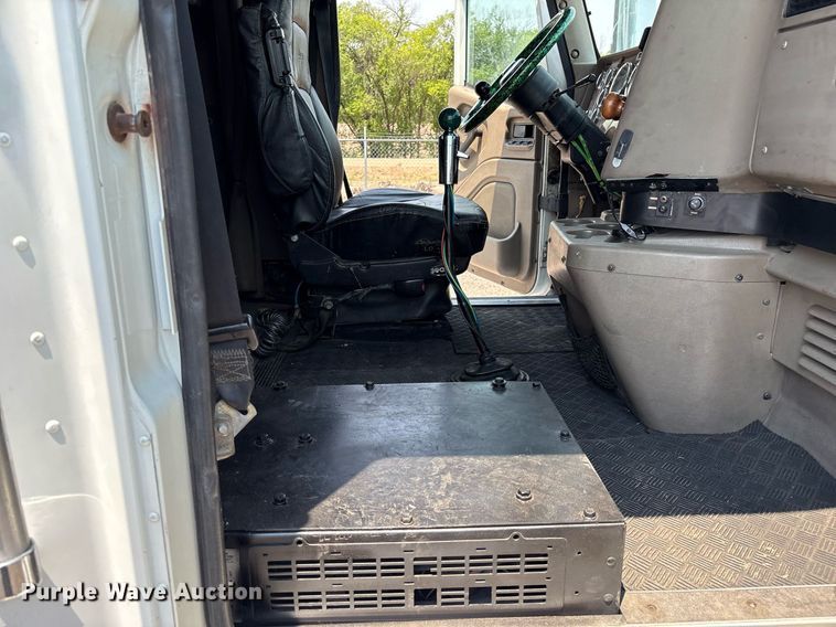 image for item DX8028 2007 International 9400I semi truck