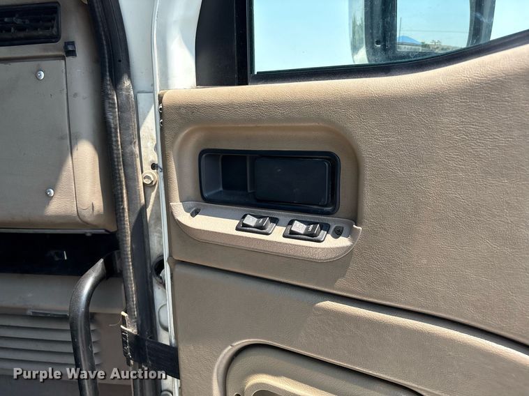 image for item DX8028 2007 International 9400I semi truck