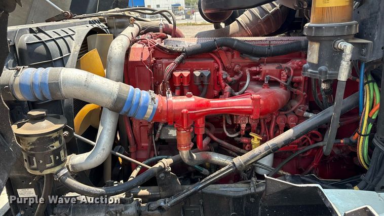 image for item DX8028 2007 International 9400I semi truck