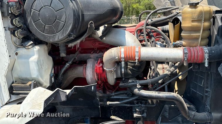 image for item DX8028 2007 International 9400I semi truck