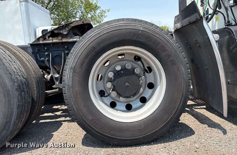 image for item DX8028 2007 International 9400I semi truck