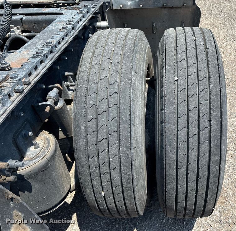 image for item DX8028 2007 International 9400I semi truck