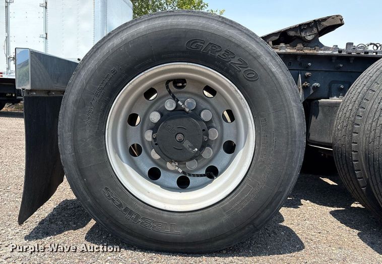 image for item DX8028 2007 International 9400I semi truck