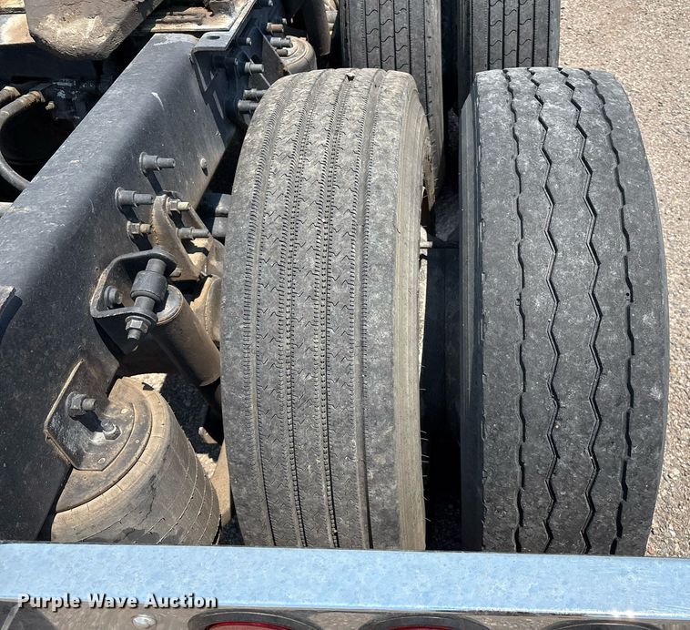 image for item DX8028 2007 International 9400I semi truck