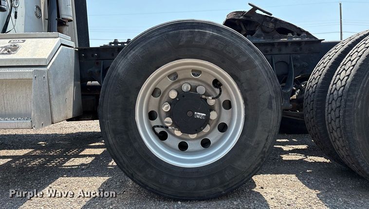 image for item DX8028 2007 International 9400I semi truck