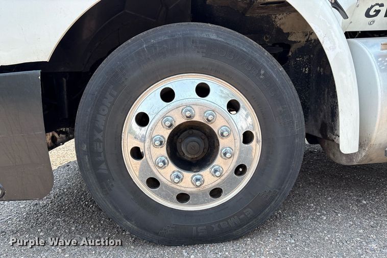 image for item DX8028 2007 International 9400I semi truck