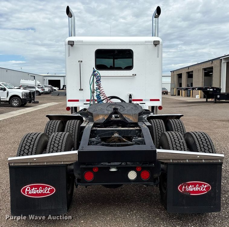 image for item DX8052 2013 Peterbilt 367 semi truck