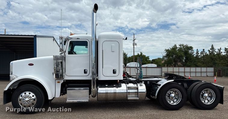 image for item DX8052 2013 Peterbilt 367 semi truck
