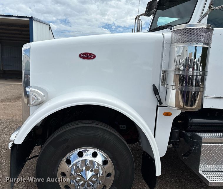 image for item DX8052 2013 Peterbilt 367 semi truck