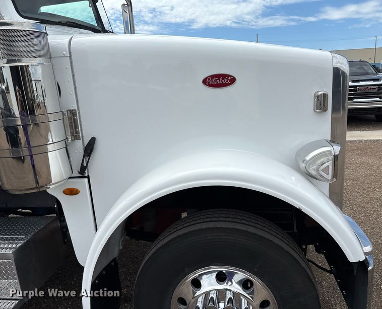 image for item DX8052 2013 Peterbilt 367 semi truck