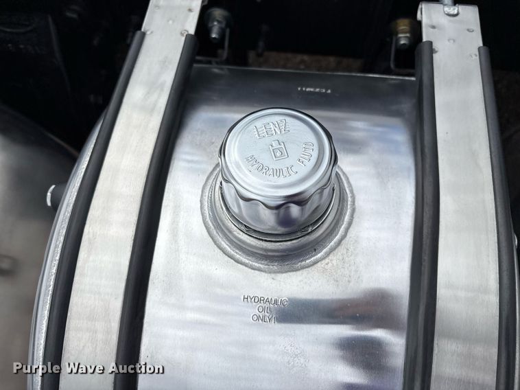 image for item DX8052 2013 Peterbilt 367 semi truck