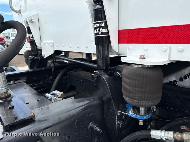 image for item DX8052 2013 Peterbilt 367 semi truck