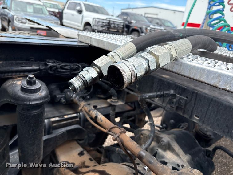 image for item DX8052 2013 Peterbilt 367 semi truck