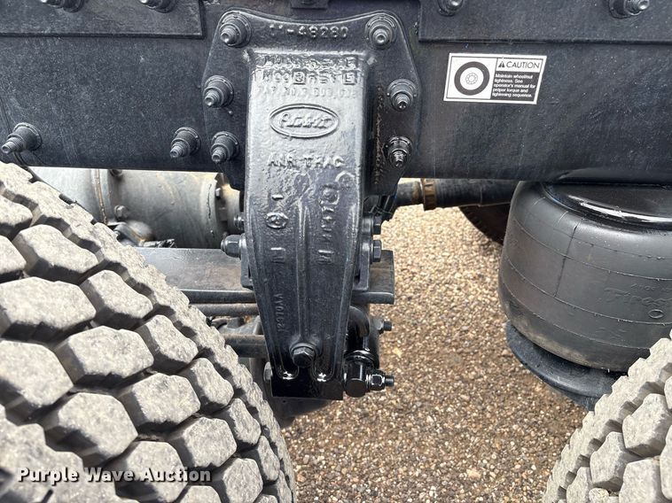 image for item DX8052 2013 Peterbilt 367 semi truck