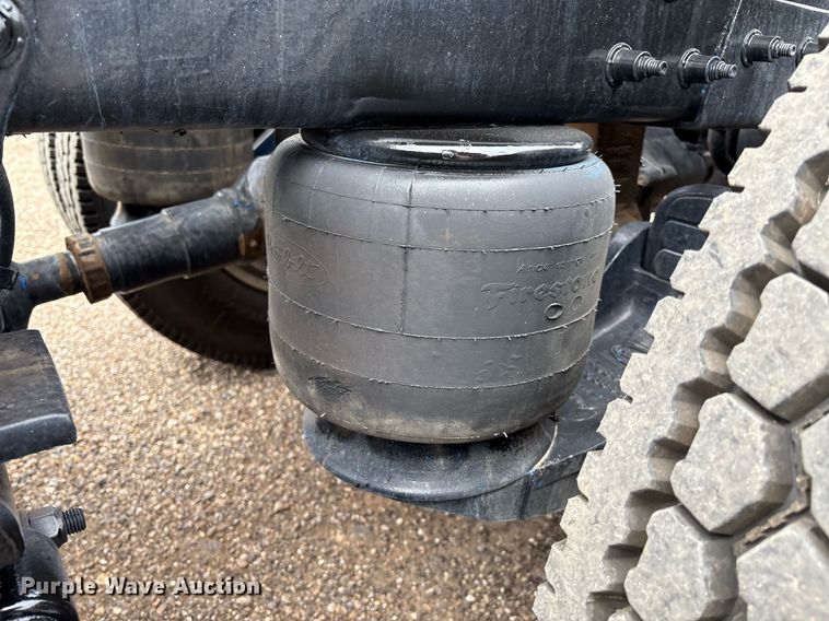 image for item DX8052 2013 Peterbilt 367 semi truck