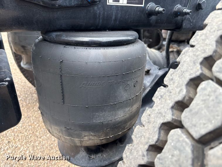 image for item DX8052 2013 Peterbilt 367 semi truck