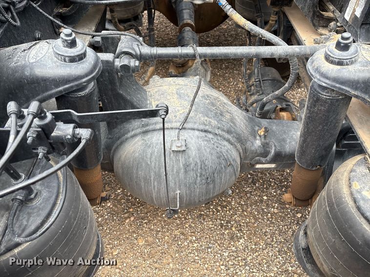 image for item DX8052 2013 Peterbilt 367 semi truck