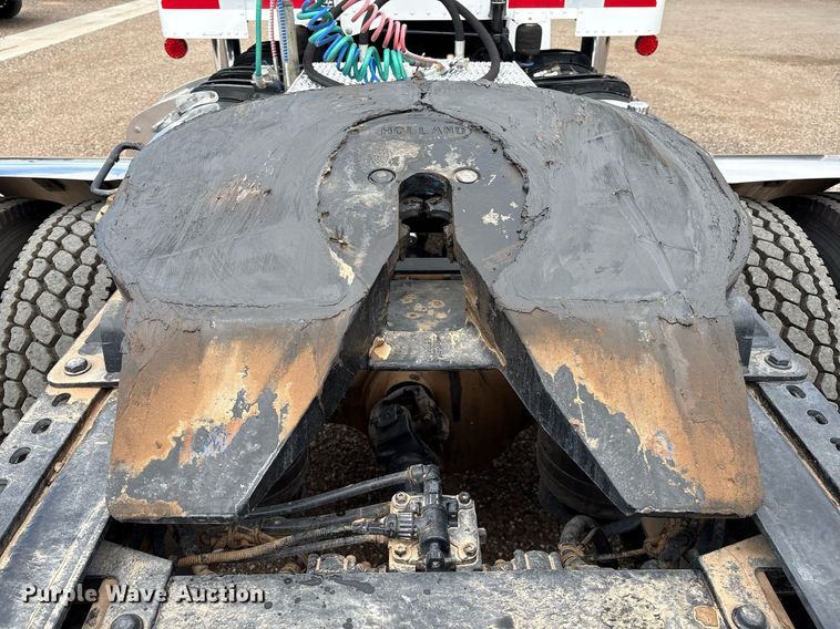 image for item DX8052 2013 Peterbilt 367 semi truck