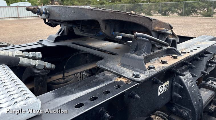 image for item DX8052 2013 Peterbilt 367 semi truck