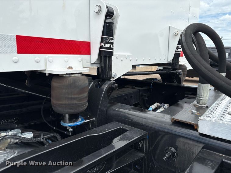 image for item DX8052 2013 Peterbilt 367 semi truck