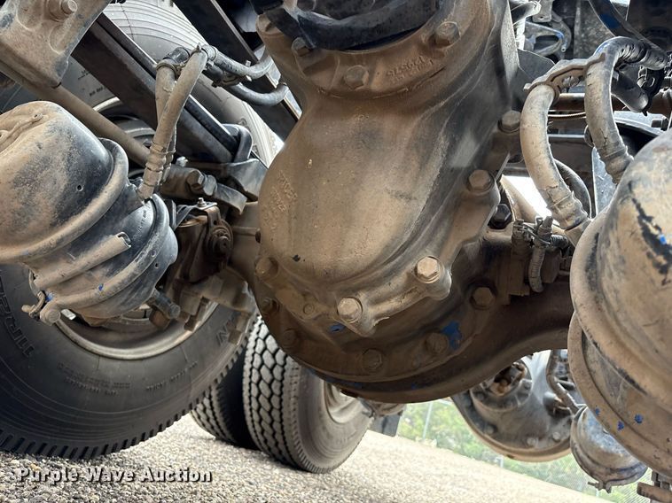 image for item DX8052 2013 Peterbilt 367 semi truck