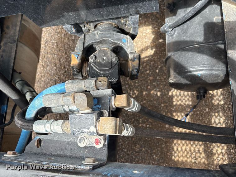 image for item DX8052 2013 Peterbilt 367 semi truck