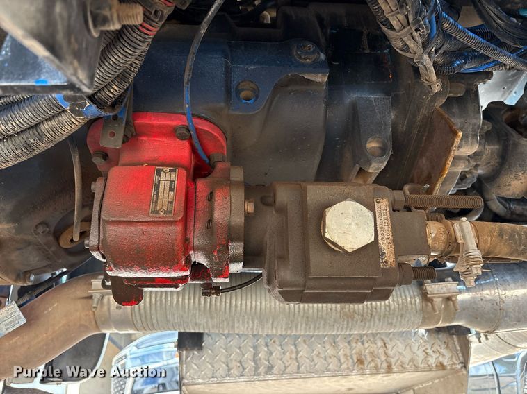 image for item DX8052 2013 Peterbilt 367 semi truck