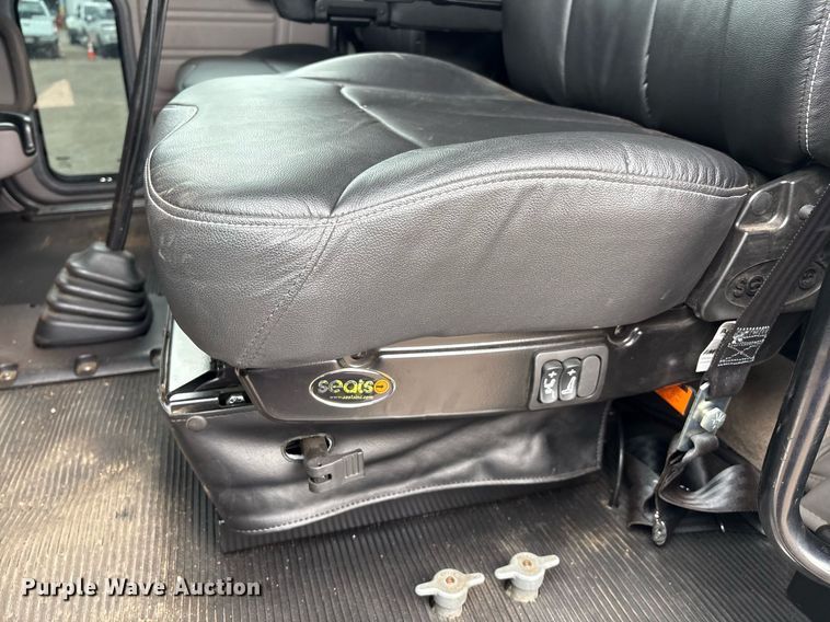 image for item DX8052 2013 Peterbilt 367 semi truck