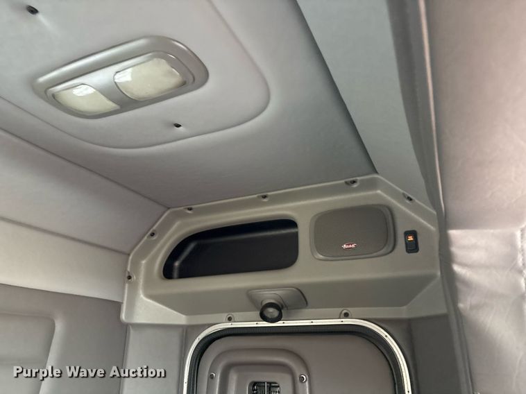 image for item DX8052 2013 Peterbilt 367 semi truck