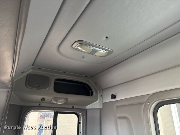 image for item DX8052 2013 Peterbilt 367 semi truck