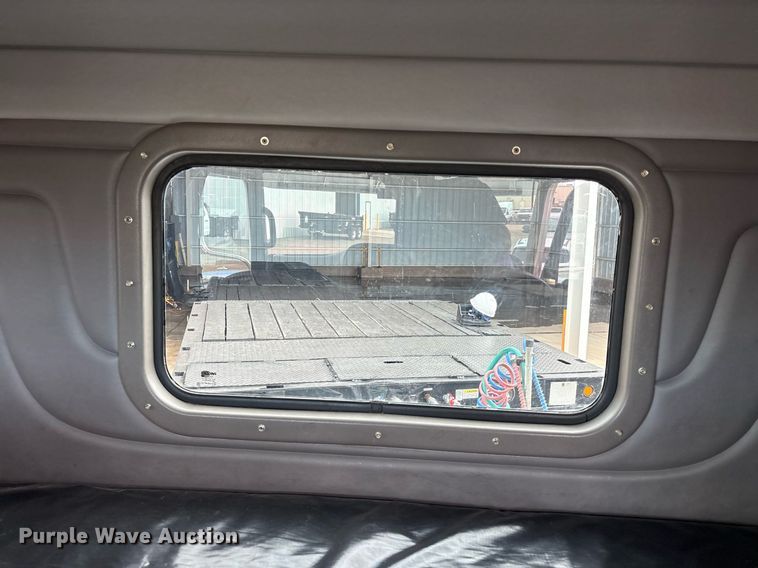 image for item DX8052 2013 Peterbilt 367 semi truck