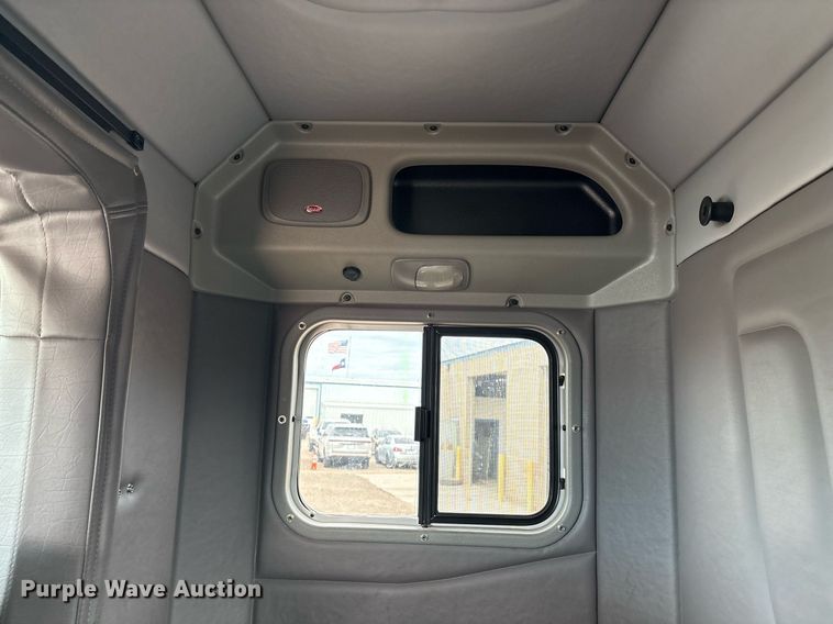 image for item DX8052 2013 Peterbilt 367 semi truck