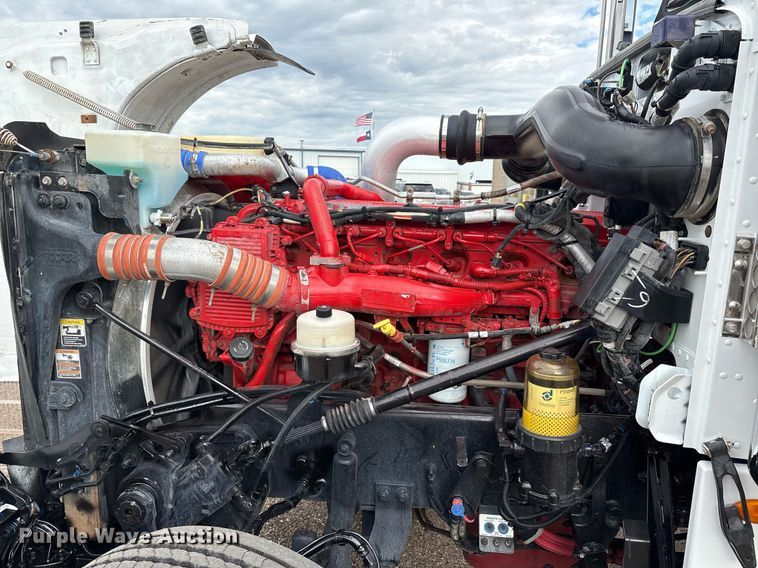 image for item DX8052 2013 Peterbilt 367 semi truck